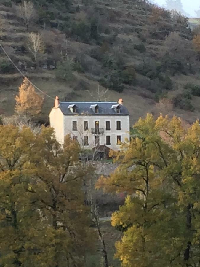 Aux Berges Du Coubisou Bed and Breakfast Exteriör bild