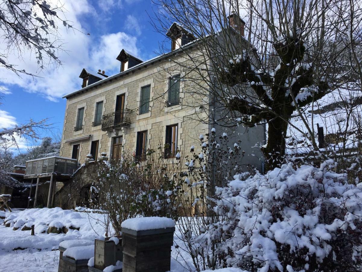 Aux Berges Du Coubisou Bed and Breakfast Exteriör bild